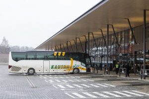 Seimas pritarė: lengvatų sulauks moksleiviai, studentai ir pensininkai