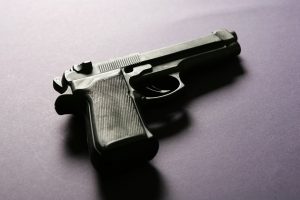 Vilniaus rajone esančiame tvenkinyje rastas pistoletas