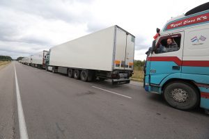 Dėl Lenkijos ūkininkų blokados svarstoma srautus nukreipti į Lazdijų postą