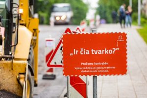 Dėl gatvės rekonstrukcijos sostinės Lazdynų mikrorajone keisis eismo tvarka