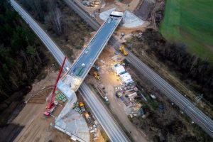 Į Lietuvą iš Ispanijos atgabenti bėgiai „Rail Baltica“ vėžei