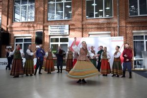 Teisių grupės: Rusijos pareigūnai keliuose miestuose apklausinėjo menininkus