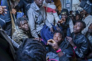 Italija kaltinama neteisėtai atsisakanti įsileisti migrantus