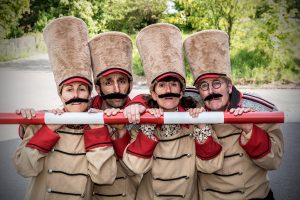 „Šermukšnis“ užderės jau greitai: gatvės teatrų festivalis prasideda kitą savaitę