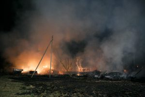 Kauno rajone sudegė ūkinis pastatas: įtariamas tyčinis padegimas