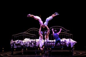„Cirque du Soleil“ dėl karantino perkelia savo pasirodymus į televizorių ekranus