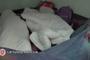 Irklavimo bazės Šiauliuose apiplėšimu įtariami jaunuoliai sulaikyti miegantys palapinėje