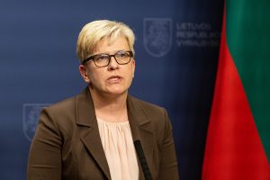 Premjerė: diskusiją dėl privalomo moterų šaukimo į kariuomenę reikėtų atidėti ateičiai