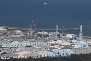 Japonija pradėjo išleidinėti vandenį iš Fukušimos AE