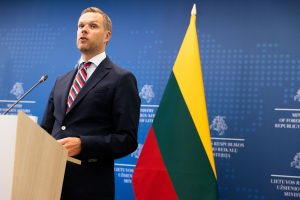 Lietuva Briuseliui skundžia Vengrijos sprendimą palengvinti atvykimo sąlygas rusams