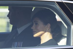 Harry ir M. Markle karalienės laidotuvėse nesėdės pirmoje eilėje