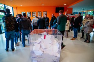 Balsavusių rinkėjų apklausa: Lenkijos valdančiųjų inicijuotas referendumas neįvyko