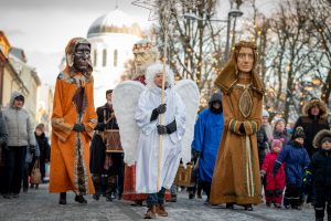 Trijų Karalių šventėje Kaune – iškilminga eisena, dainos ir šokiai iki nakties