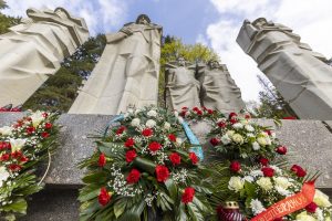 Rusijoje minint Pergalės dieną, policija budės Antakalnio kapinėse, stebės paminklus