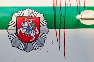 Kaune policijos sulaikomi jaunuoliai pasipriešino ir sužalojo pareigūnus