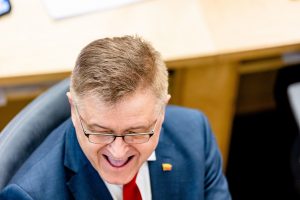 Praėjusių metų Seimo narių turto deklaracijos: turtingiausiu parlamentaru išlieka V. Valkiūnas