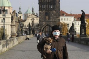 Čekijoje dėl COVID-19 pliūpsnio mėnesiui įvedama ekstremalioji padėtis