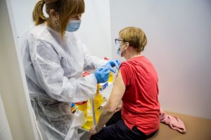 Klaipėdos rajonas valdininkus gundo vakcinuotis: už skiepą žada tris laisvadienius