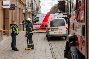 Specialiųjų tarnybų apgultis miesto centre ir vėl baigėsi kurioziškai