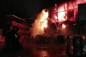Po dronų atakų Rusijoje žuvo du žmonės, kilo gaisras naftos perdirbimo gamykloje