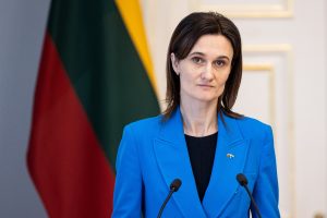Seimo pirmininkė nemato poreikio suvienodinti sankcijas rusams ir baltarusiams