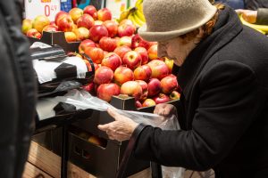 Nemokamų plastikinių maišelių era baigiasi, bet gyventojai ramūs: kiek reikės, tiek mokėsime 