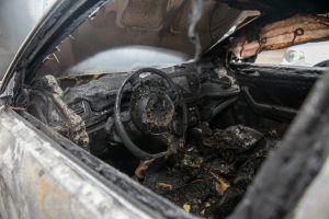Siaubas Trakuose: užsiliepsnojusiame automobilyje sudegė vyras