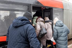 Vilniaus taryba žengė pirmą žingsnį link didesnių viešojo transporto bilietų kainų