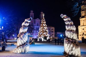 Roges ruošia vasarą: atskleista Kauno Kalėdų eglės tema