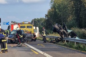 Didelė avarija magistralėje Kaišiadorių rajone: dviejų automobilių vairuotojams prireikė medikų