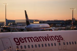 Skrydžių palydovai grasina pratęsti streiką oro linijose „Germanwings“