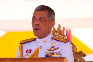 Tailando gyventojai karaliaus garbei keturis mėnesius vilkės geltonai