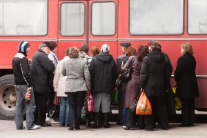 Autobusas į miestą važiuoja retai: dirbtų, bet pėsčiomis nevaikščios