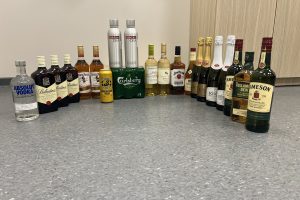 Policija išaiškino Klaipėdoje nelegaliai alkoholiu prekiavusius vyrus