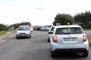 Vairuotojai lieja pyktį dėl kelio į Lėbartus