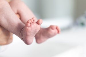 Teismas svarstys pratęsti suėmimą kūdikį pro langą Klaipėdoje išmetusiam vyrui