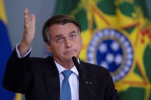 Brazilijos prezidentui nusibodo klausimai apie COVID-19 mirtis