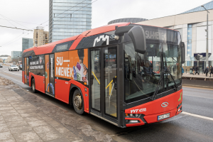 Žiemos niūrumą Vilniaus gatvėse skaidrins „SU-MENĖK“ autobusas-galerija