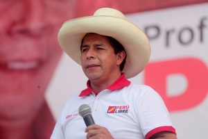 Atidėjus bylos nagrinėjimą, nušalintasis Peru lyderis lieka kalėjime
