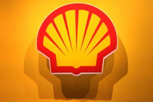 Pranešama, kad baimindamasi išpuolių „Shell“ sustabdė laivybą Raudonojoje jūroje