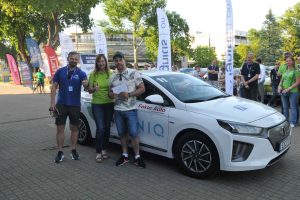 Elektromobilių varžybose triumfavo „Tesla Model 3“ ir „Peugeot e-208“ ekipažai