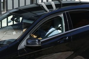Skelbia apėję draudimą tamsinti priekinius automobilio langus: nustebino pareigūnus