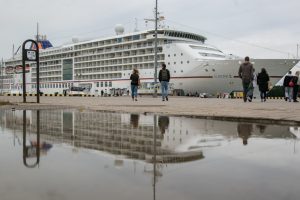 Kruizų turizmas atsigauna – kitąmet laukiama penktadaliu daugiau turistų