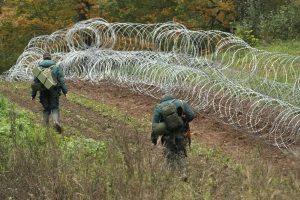 Pasieniečiai: su baltarusių pareigūnų pagalba į Latviją nelegaliai pateko 4 migrantai 