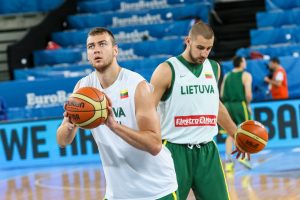 NBA arenose garsiai skambės ir lietuvių pavardės