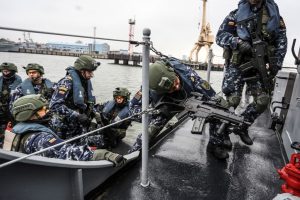 Lietuvos kariai kovos su nelegaliu imigrantų gabenimu į Europą