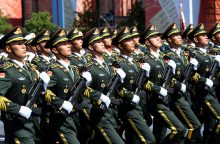 Kinija karinėmis pratybomis prie NATO slenksčio įspėja Aljansą