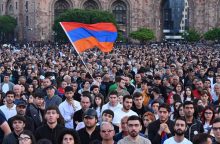 Armėnijoje per protestą dėl dalies teritorijos atidavimo Azerbaidžanui sulaikytas 151 žmogus
