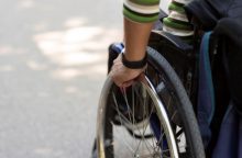 Tarnyba: neleisdama nuotoliu dalyvauti posėdyje, ministerija netiesiogiai diskriminavo neįgalų vyrą