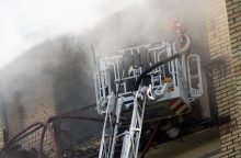 Panevėžyje degė daugiabutis, įtariamas padegimas